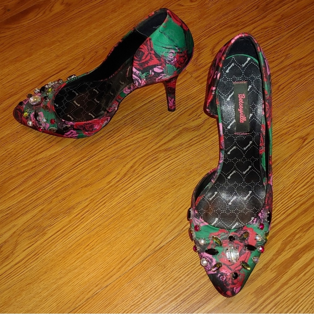 Like New Betsey Johnson Pointed Toe D"Orsay Pumps